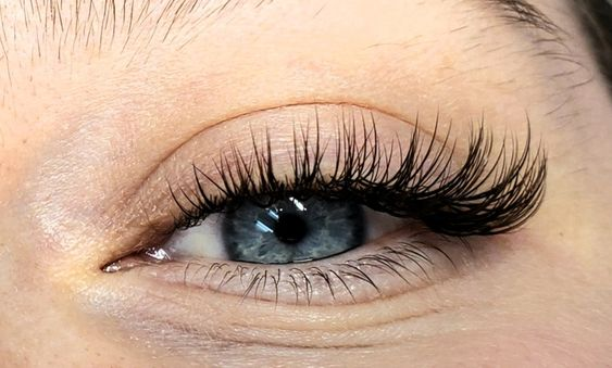 How to deal with unexpected situations in eyelashes?