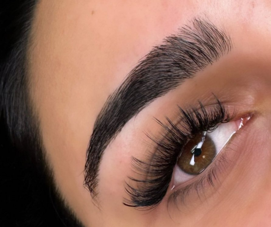 Choosing Your Lash: Quick Application (Shimmy-Free) vs. High-End Look (Cashmere)