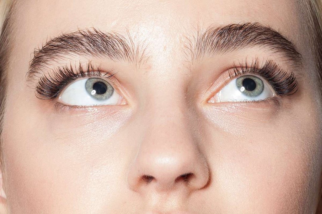 How to Handle Emergencies During Lash Extension Services?