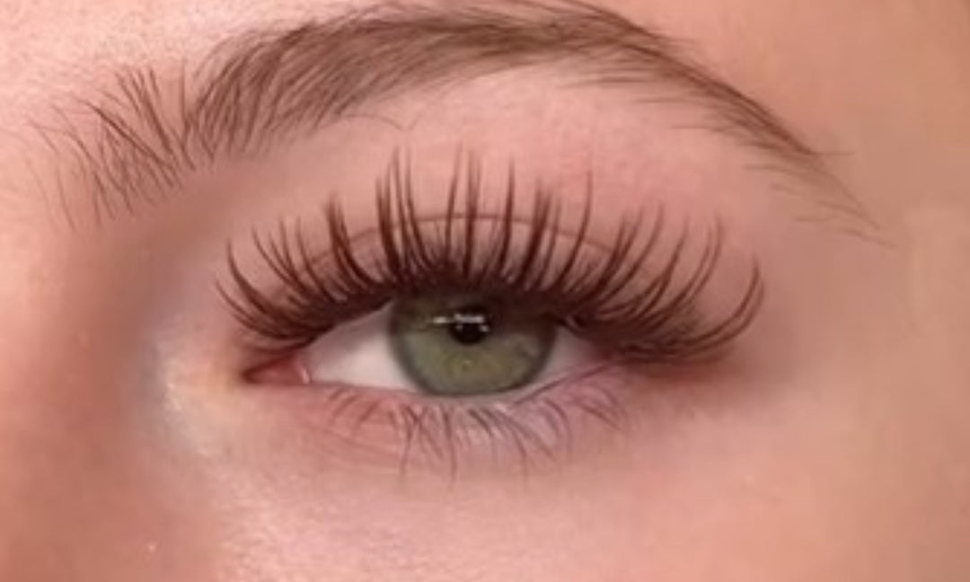 THE SURPRISING TRUTH ABOUT WHEN TO CHANGE YOUR EYELASH GLUE