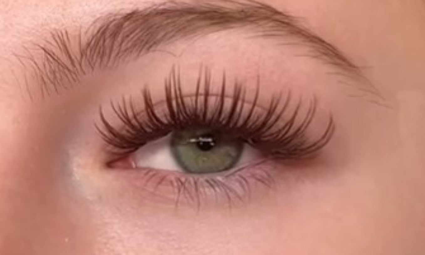 THE SURPRISING TRUTH ABOUT WHEN TO CHANGE YOUR EYELASH GLUE