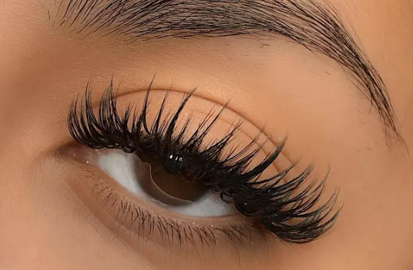 Discover the Most Effective Way to Remove Lash Extensions