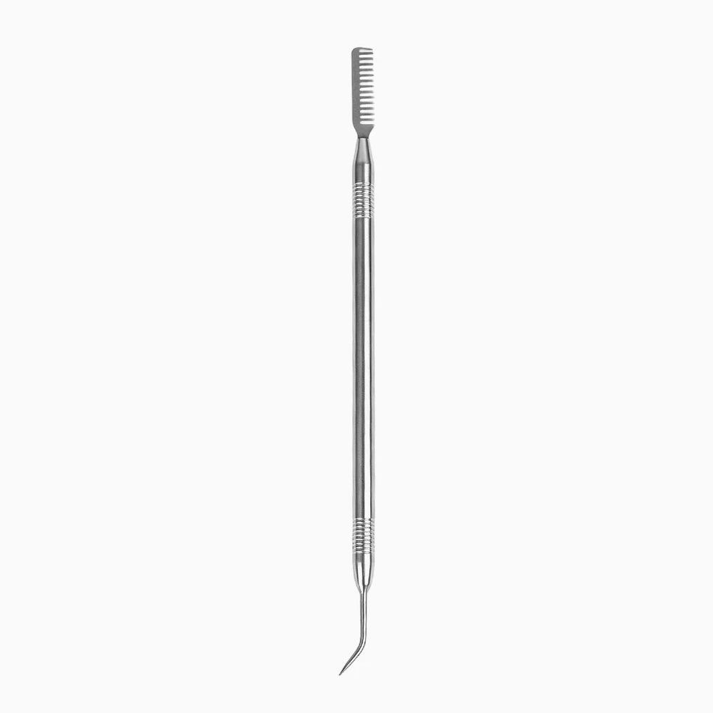 2-in-1 lash lift separator with fine-tooth comb and precision tip for separating, aligning, and positioning natural lashes on lash lift shields.