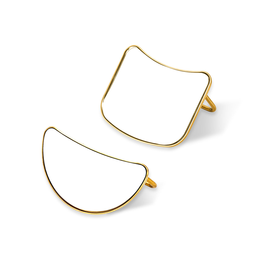 Stand-type lash mirror for professional eyelash extension application, detailed lash inspection, and precise beauty salon services.